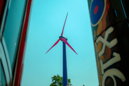 An incredible wind turbine provided by Octopus Energy is powering the food stands, ensuring sustainable energy for over 200,000 festival-goers at Glastonbury Festival.