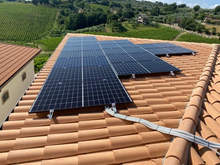 Quintodecimo Vineyard in Southern Italy goes green with a new solar and storage solution in collaboration with Qcells and Italy's 'Agrisolare' program. The move enhances production efficiency and ensures a steady energy supply, even during power outages, contributing to environmental sustainability.