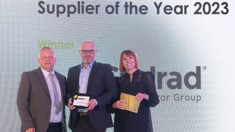 The Stelrad team accepts their award